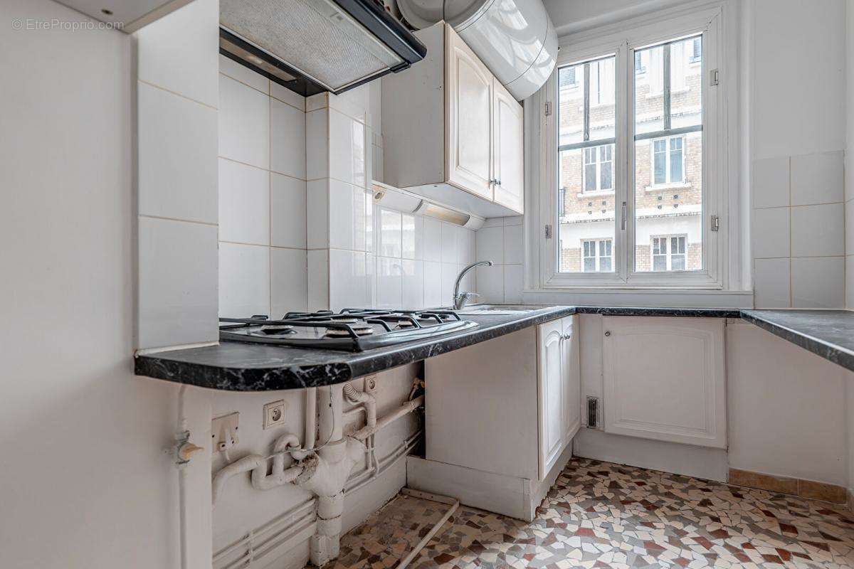 Appartement à PARIS-16E