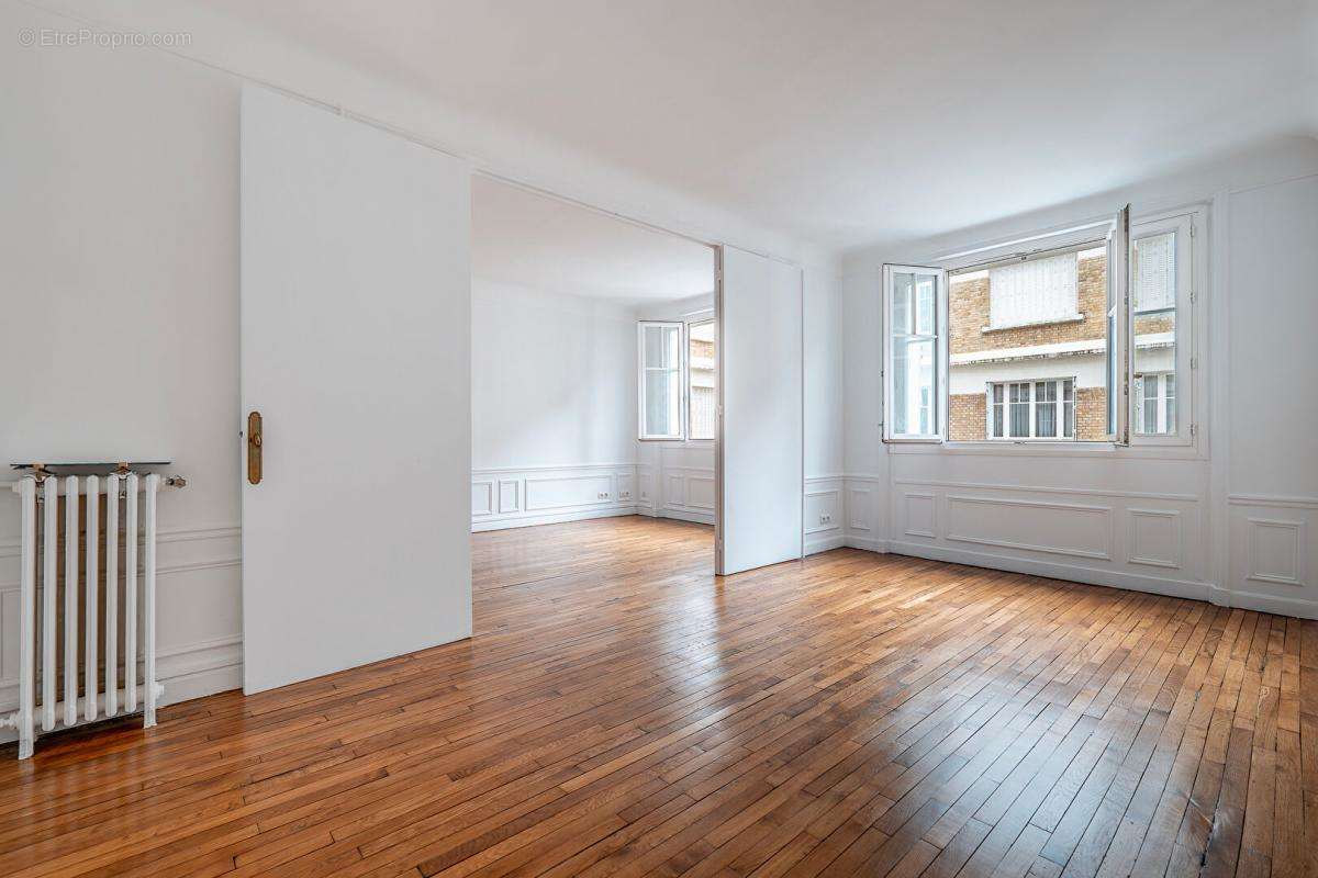 Appartement à PARIS-16E