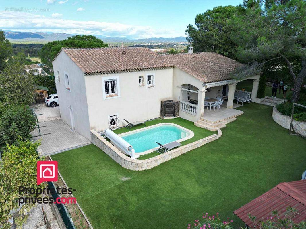 Maison à ROQUEBRUNE-SUR-ARGENS