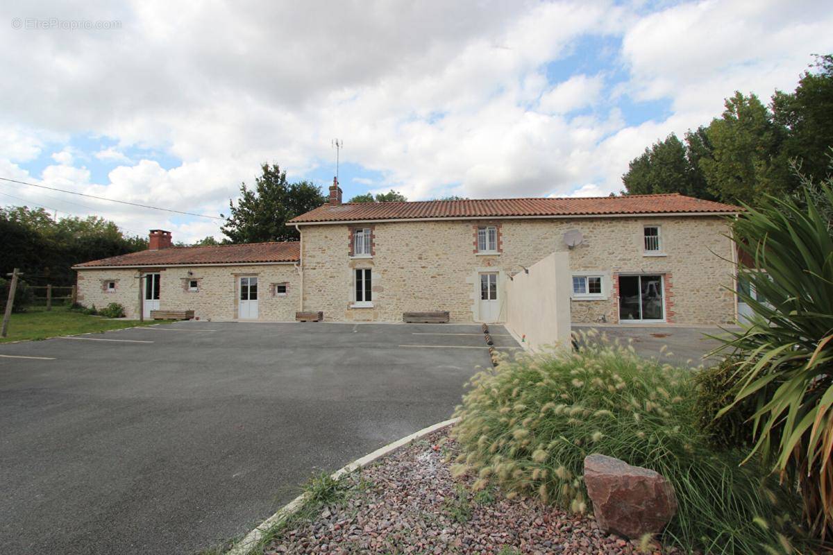 Maison à FONTENAY-LE-COMTE