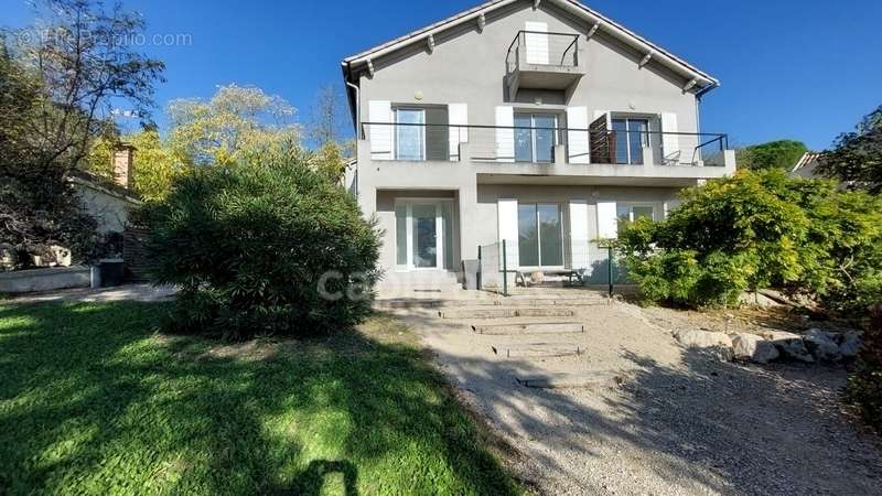 Appartement à VILLENEUVE-LES-AVIGNON