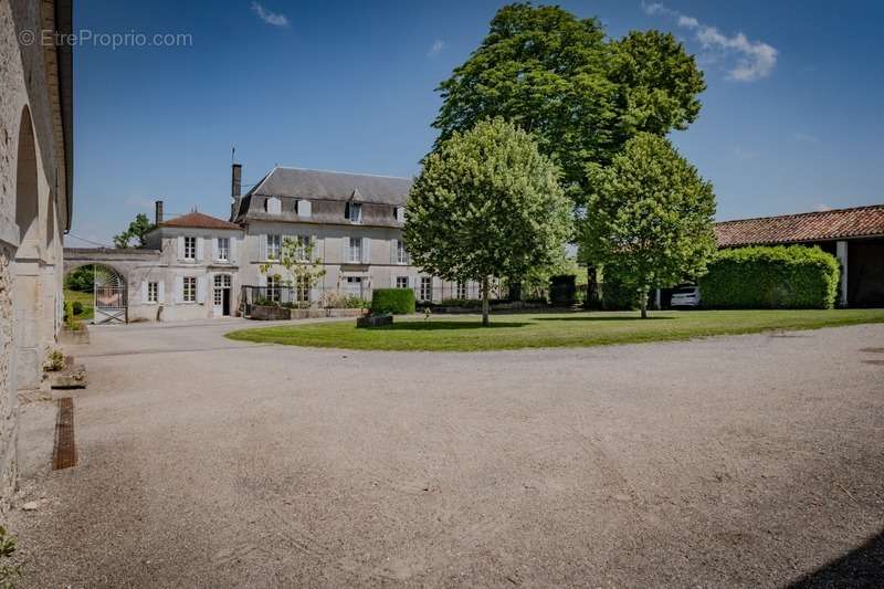 Maison à COGNAC