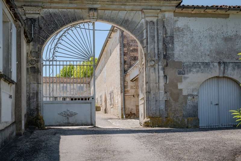 Maison à COGNAC