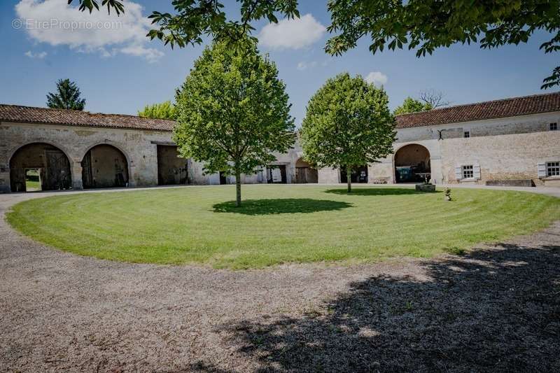 Maison à COGNAC