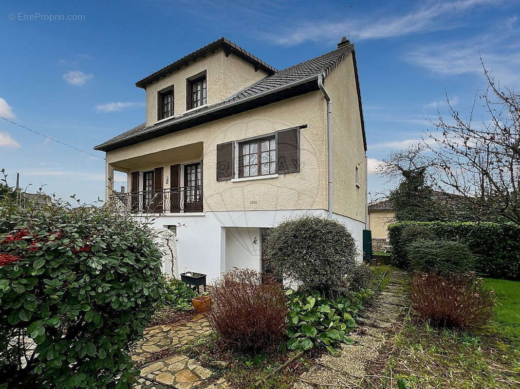 Maison à SAVIGNY-SUR-ORGE