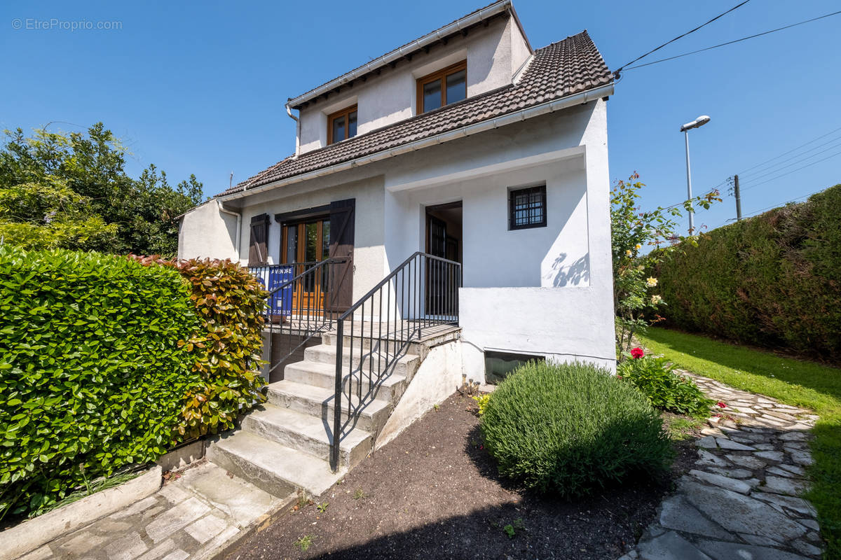 Maison à CHENNEVIERES-SUR-MARNE