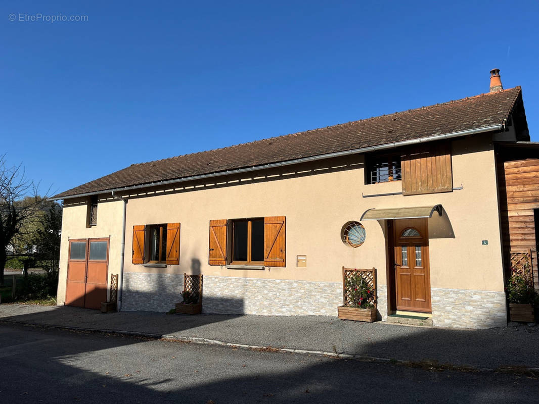 Maison à COUSSAC-BONNEVAL