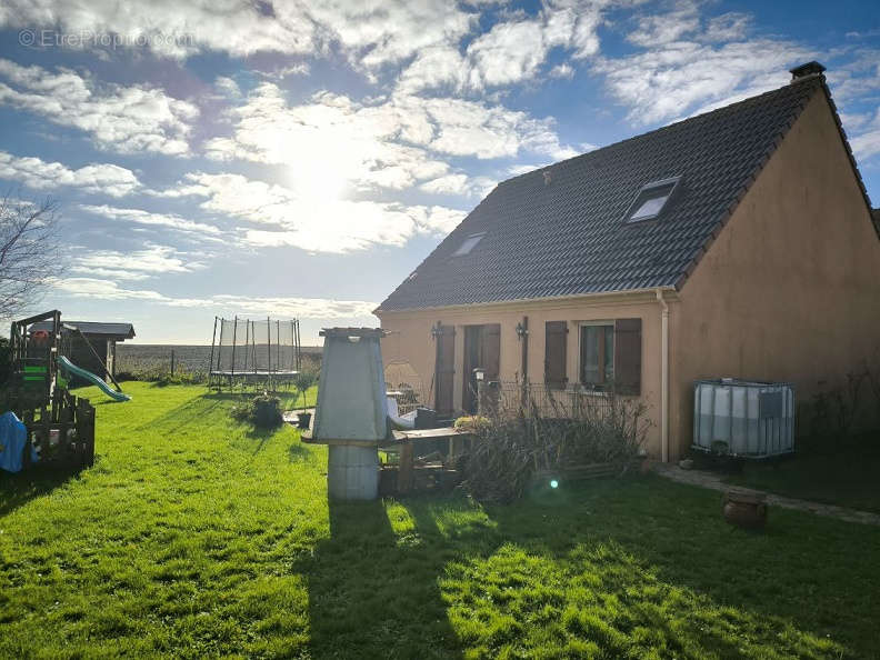 Maison à TREMBLAY-LES-VILLAGES