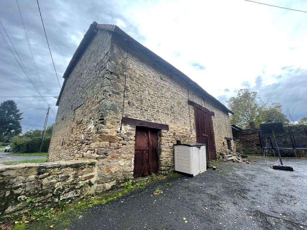 Maison à SAINT-YRIEIX-LA-PERCHE