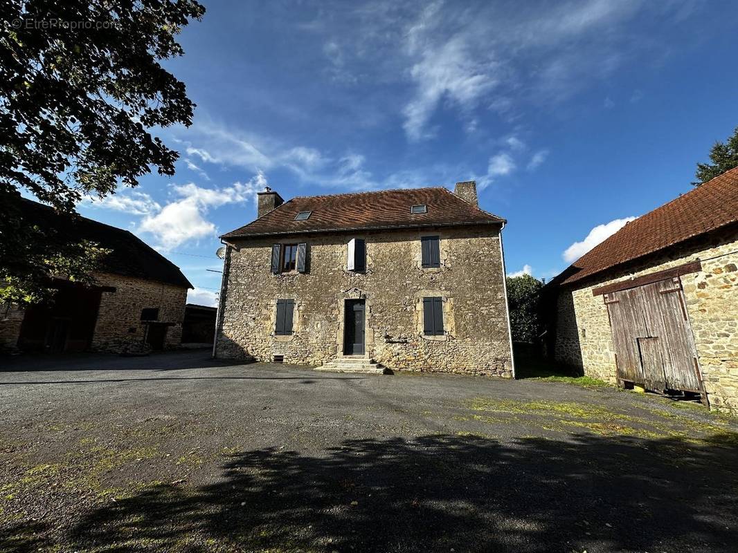 Maison à SAINT-YRIEIX-LA-PERCHE