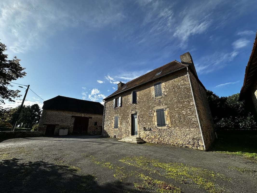 Maison à SAINT-YRIEIX-LA-PERCHE