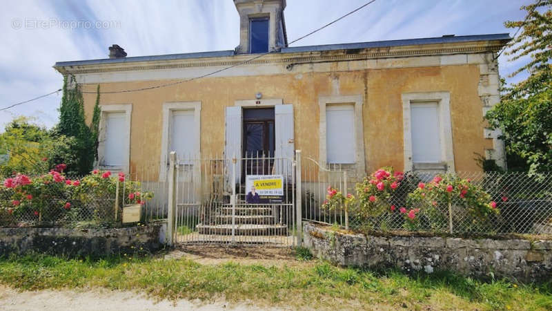 Maison à SAINT-MARTIN-LACAUSSADE