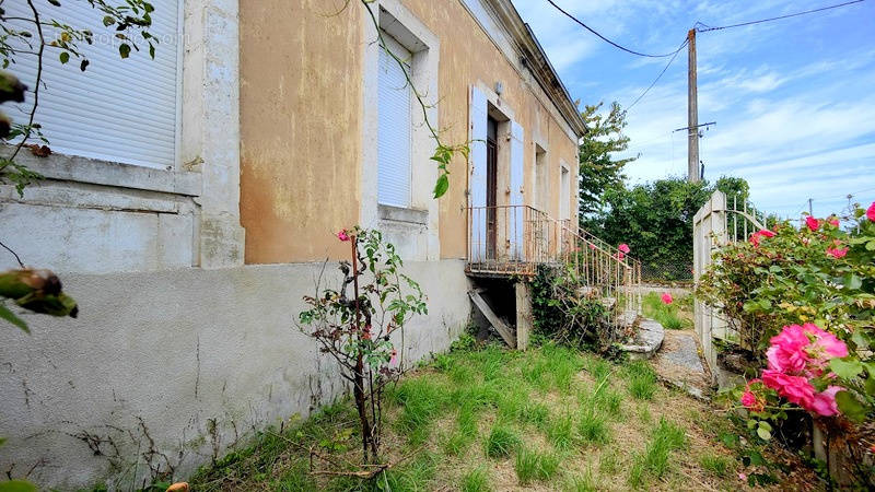 Maison à SAINT-MARTIN-LACAUSSADE