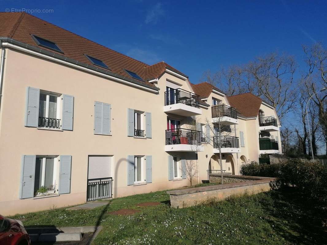 Appartement à VILLIERS-LE-BACLE