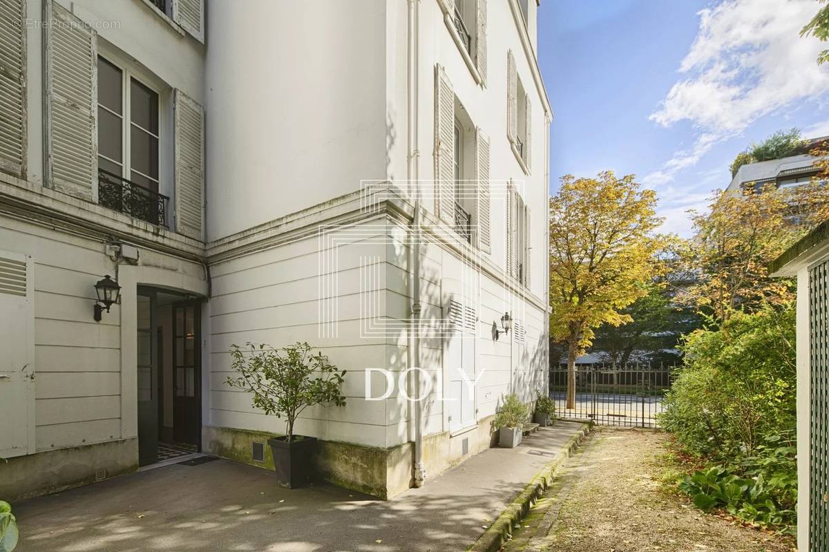 Appartement à NEUILLY-SUR-SEINE