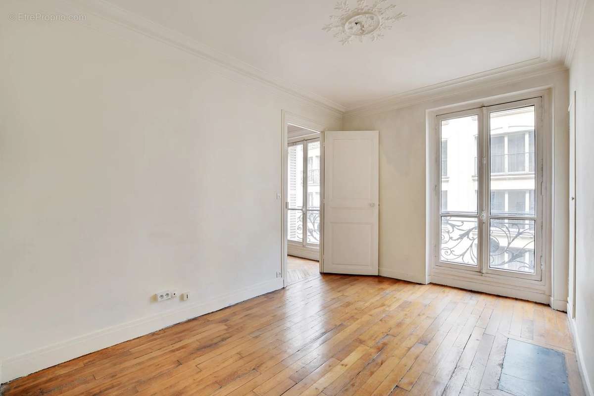 Appartement à PARIS-8E