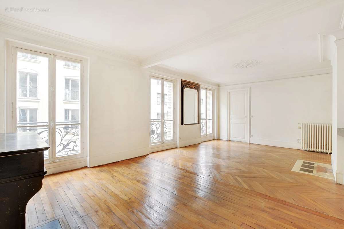 Appartement à PARIS-8E