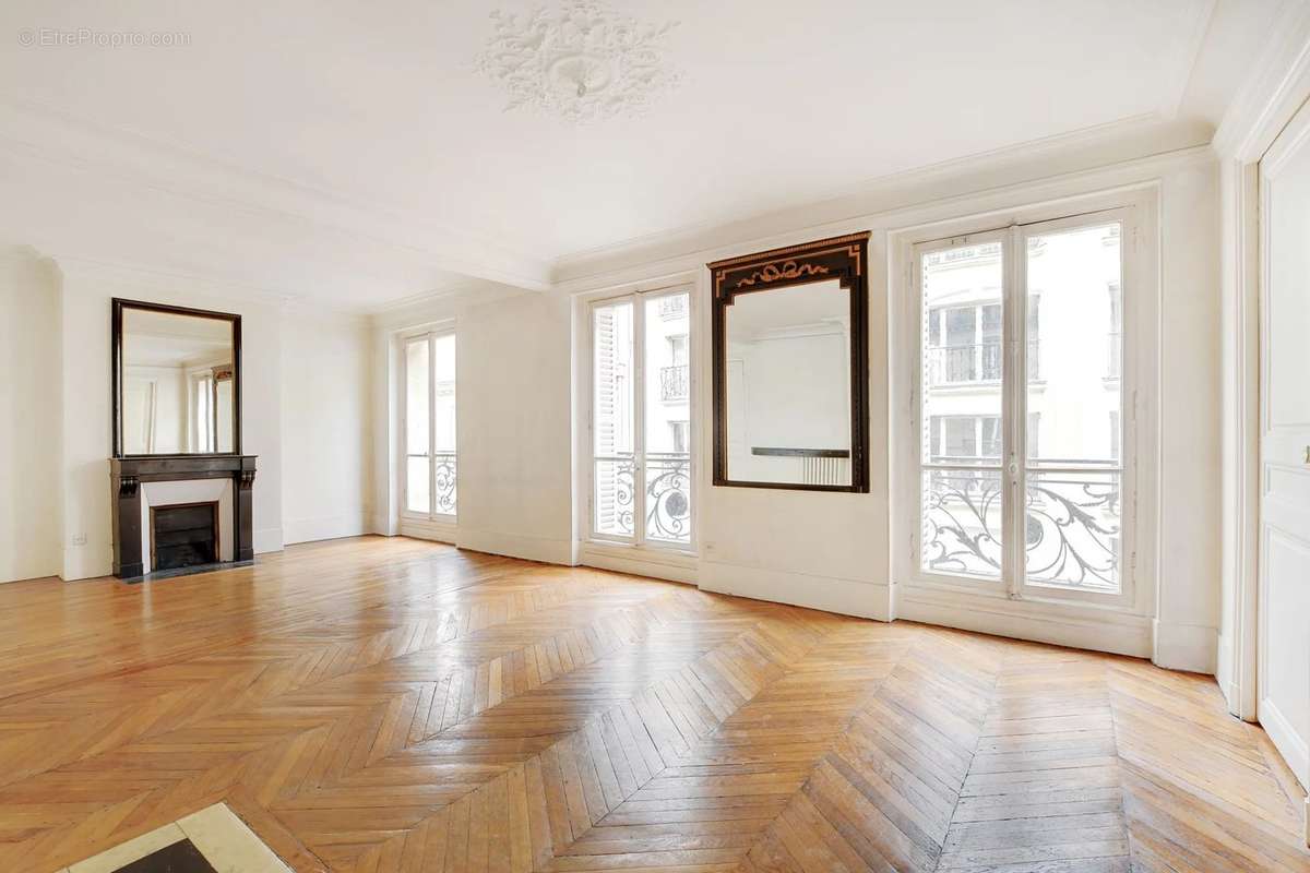 Appartement à PARIS-8E