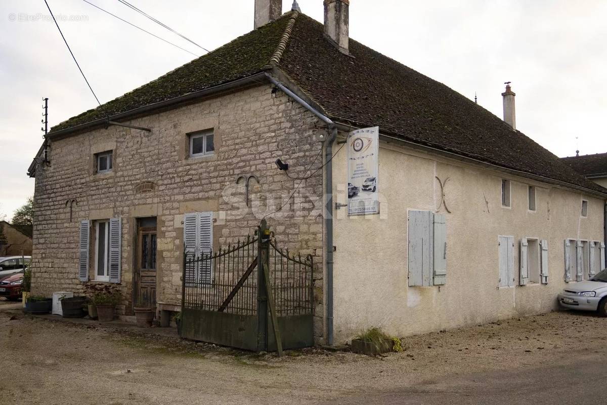 Maison à CHARNAY-LES-CHALON