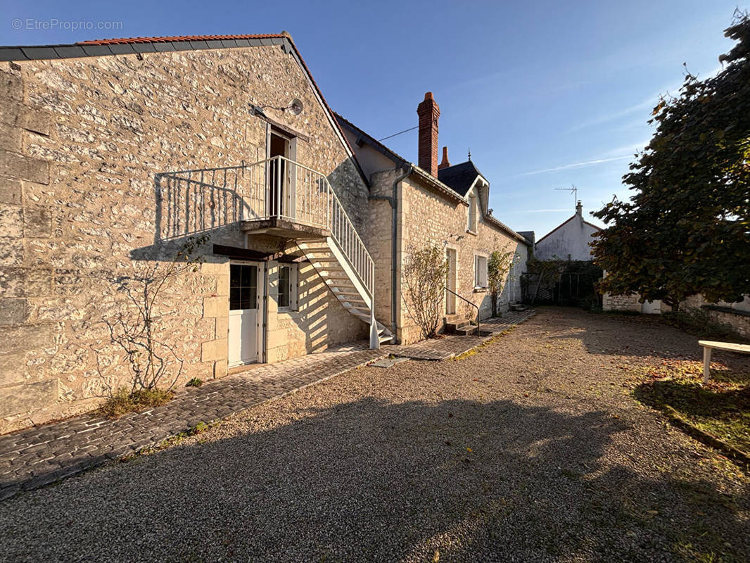 Maison à POUZAY