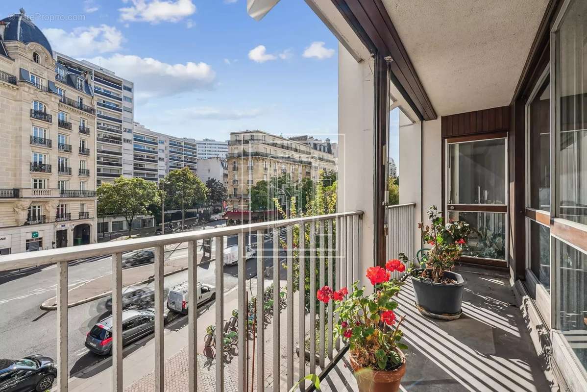 Appartement à PARIS-15E