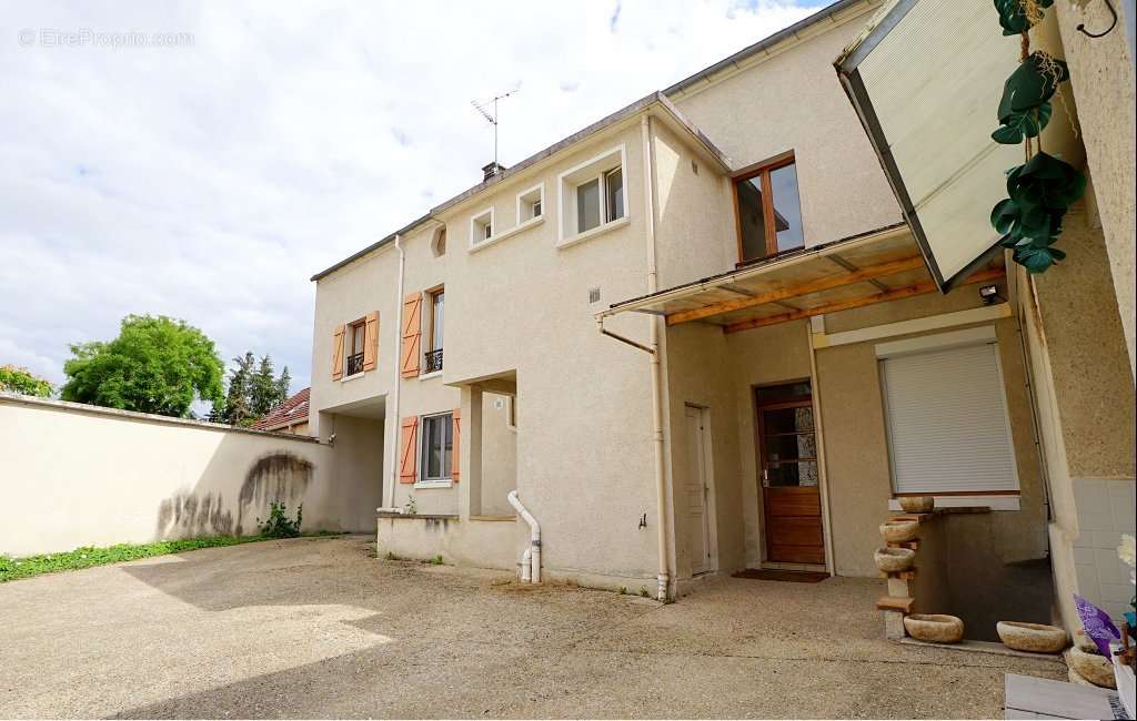 Appartement à MEZIERES-SUR-SEINE