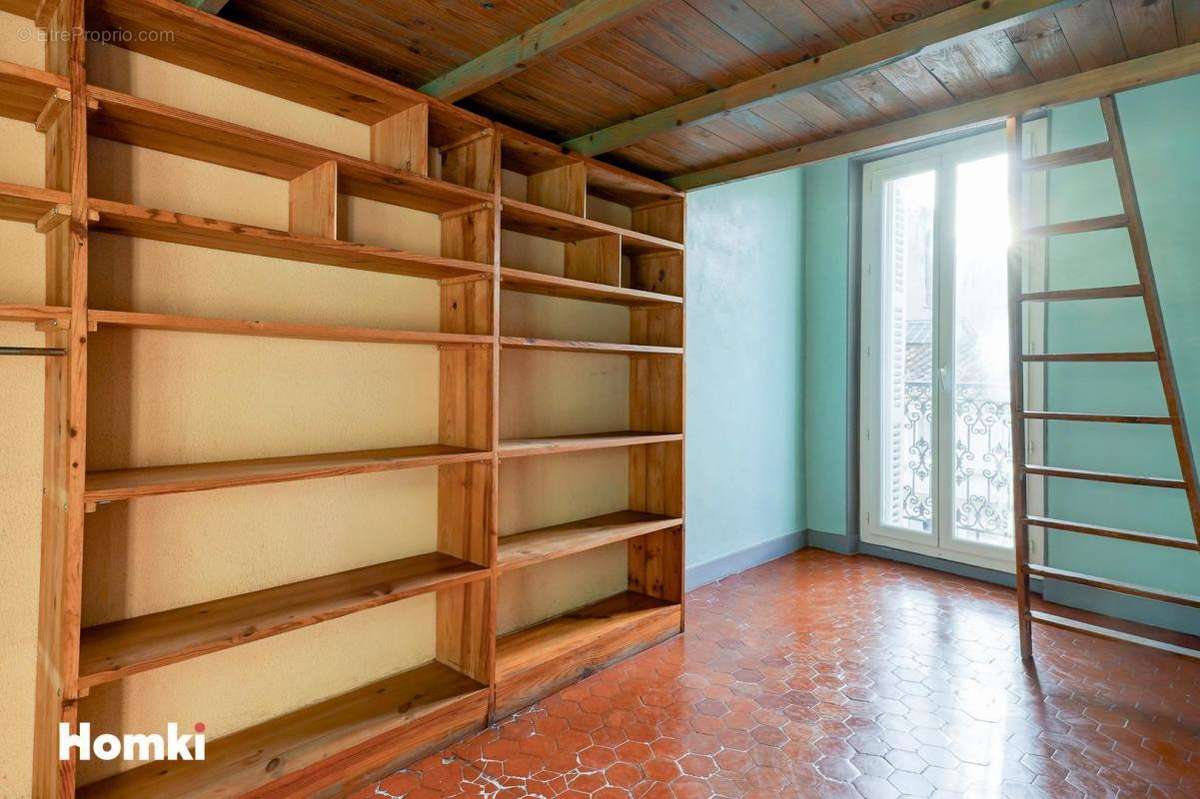 Appartement à MARSEILLE-1E