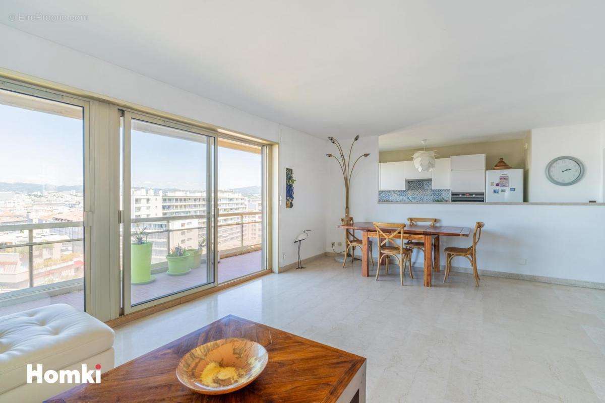 Appartement à MARSEILLE-6E