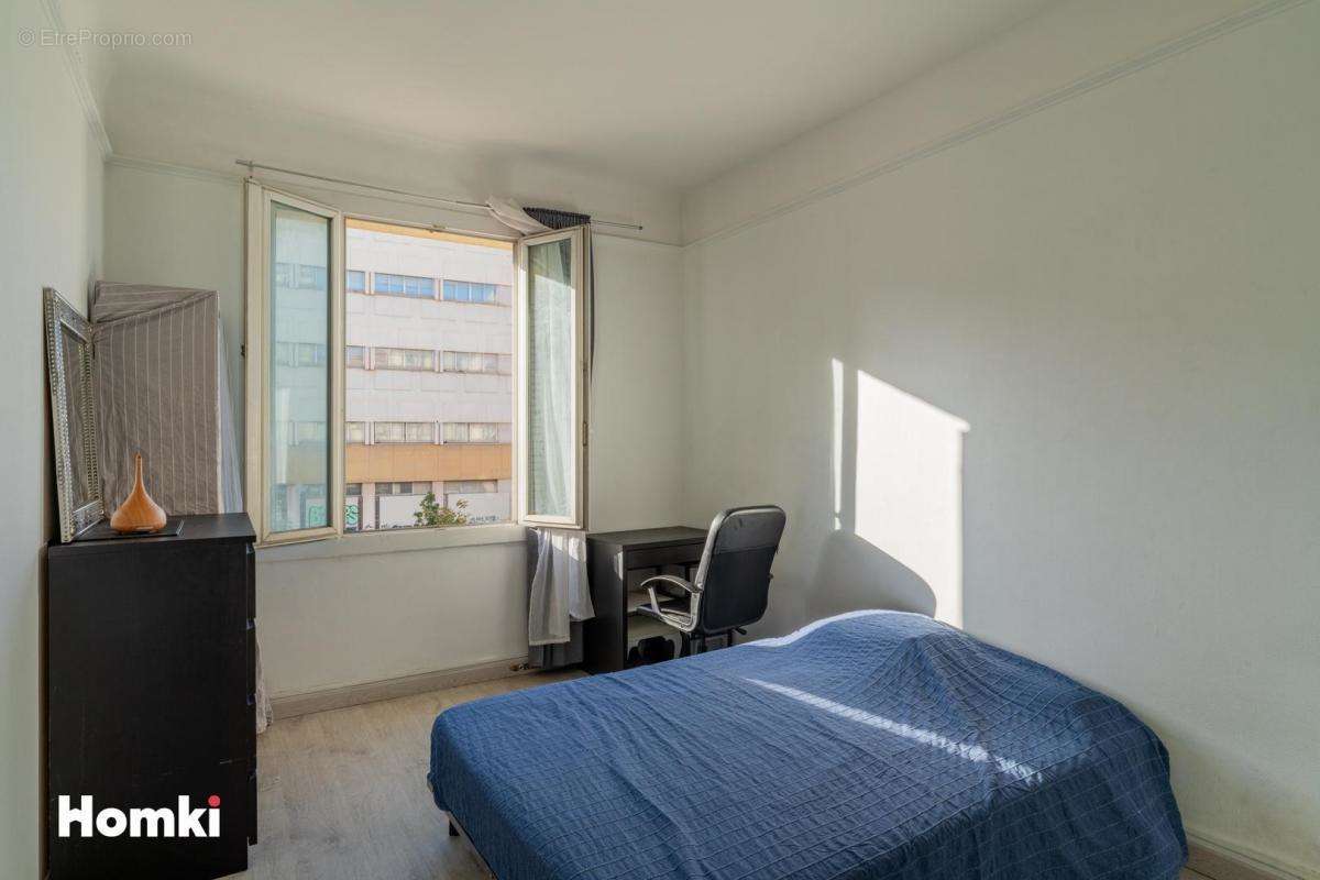 Appartement à MARSEILLE-4E