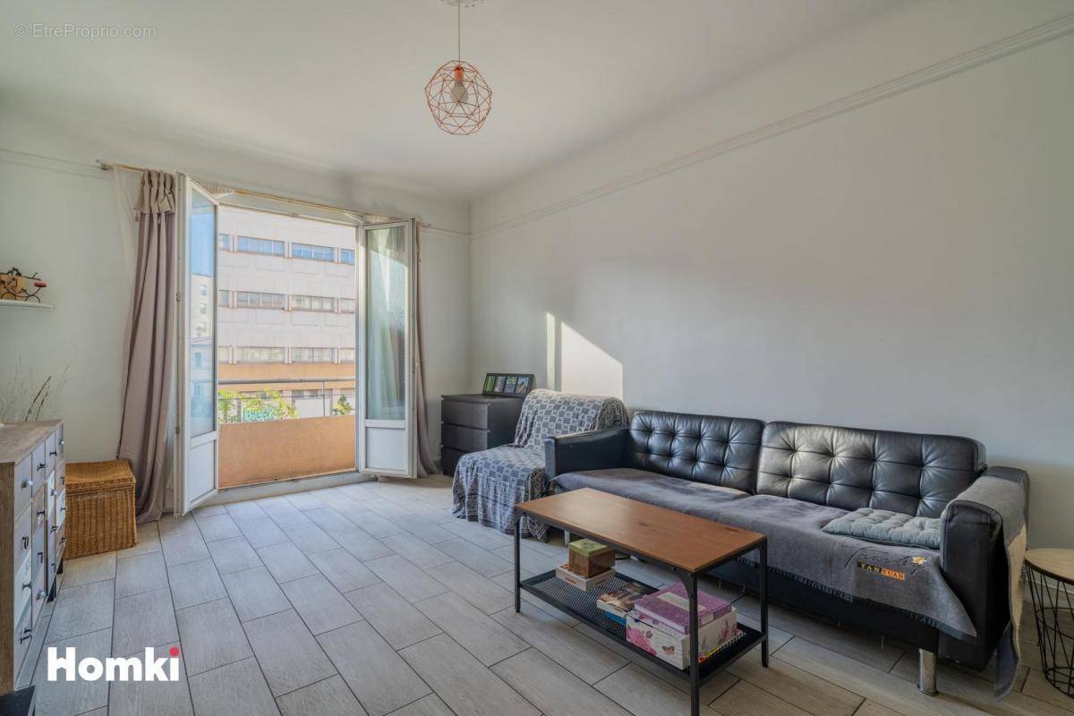 Appartement à MARSEILLE-4E