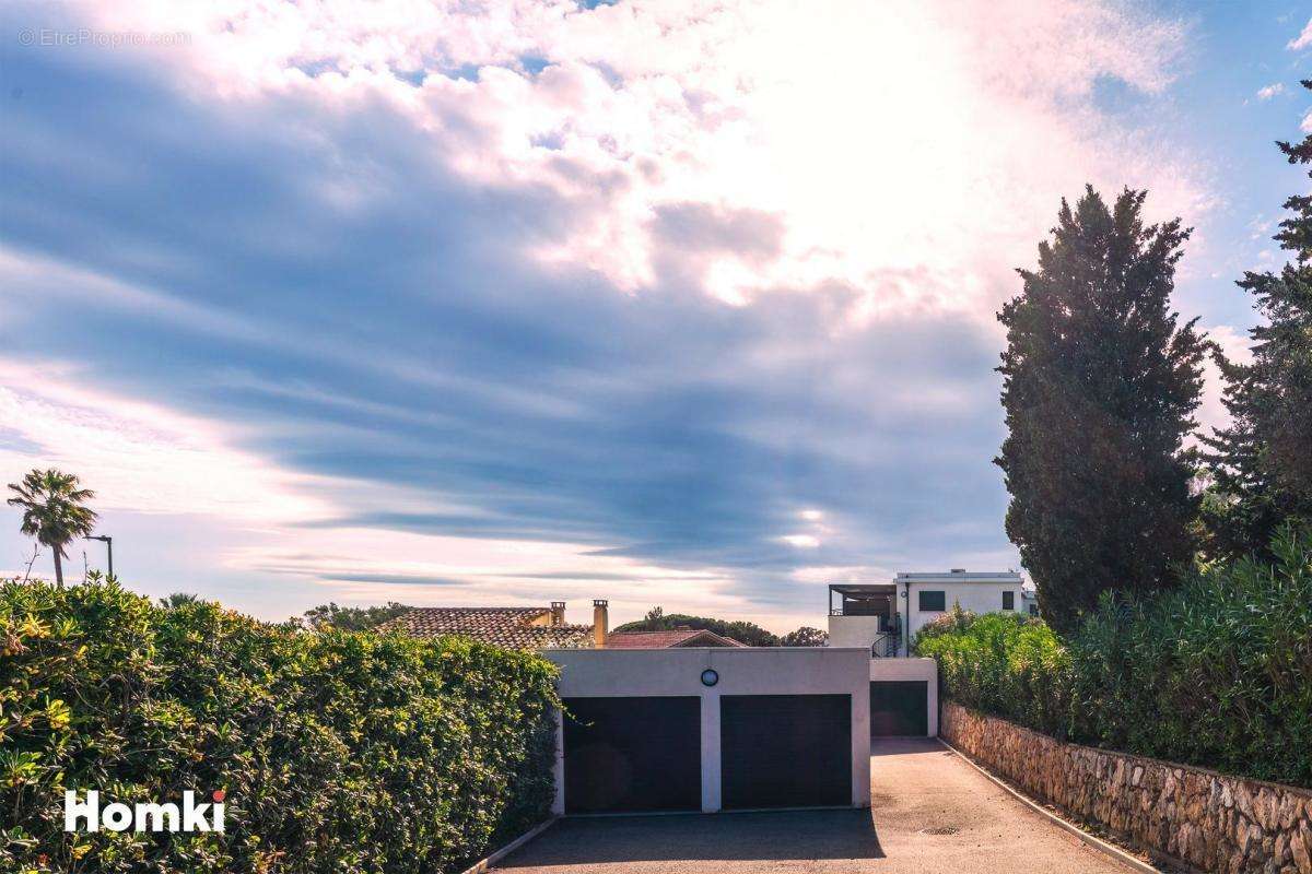 Maison à ROQUEBRUNE-SUR-ARGENS