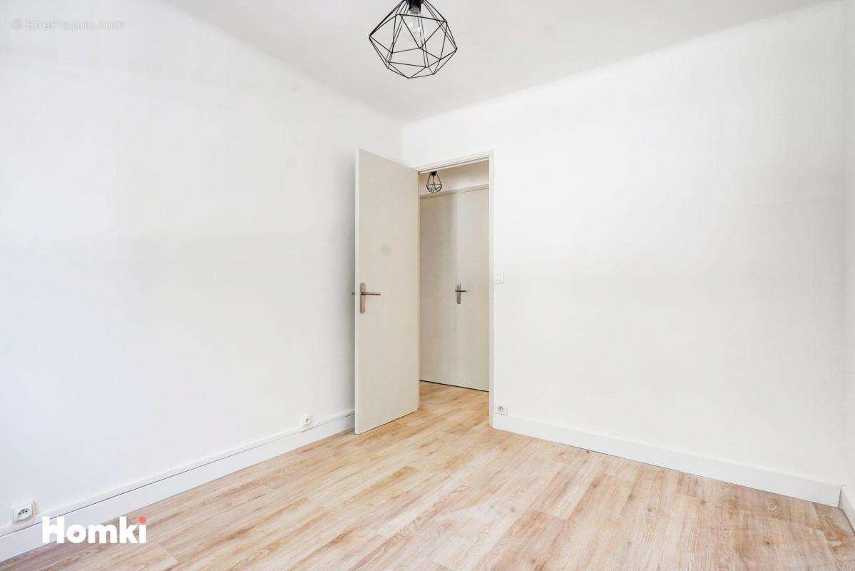 Appartement à MARSEILLE-4E