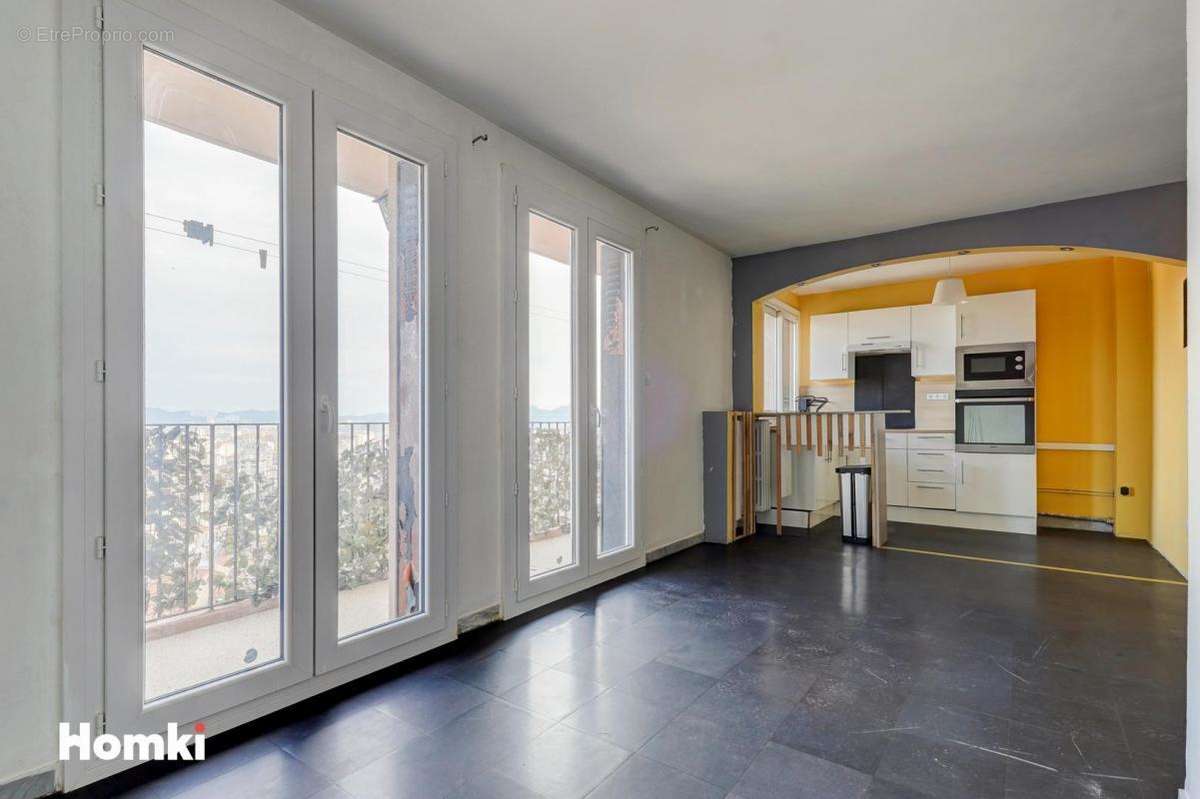 Appartement à MARSEILLE-4E