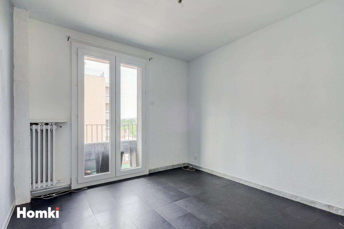 Appartement à MARSEILLE-4E