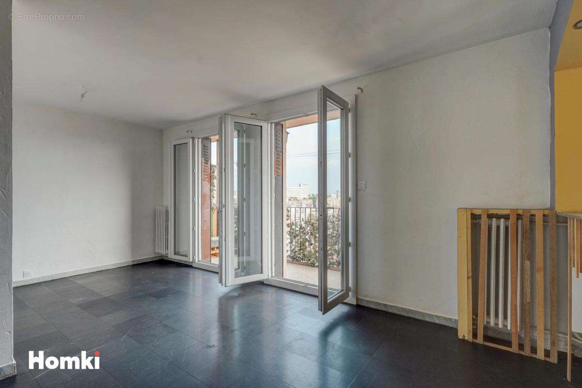 Appartement à MARSEILLE-4E