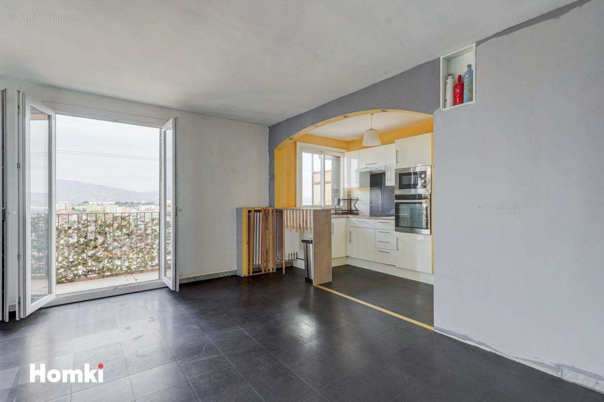 Appartement à MARSEILLE-4E