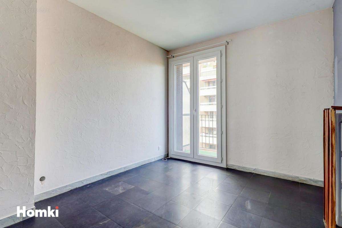 Appartement à MARSEILLE-4E