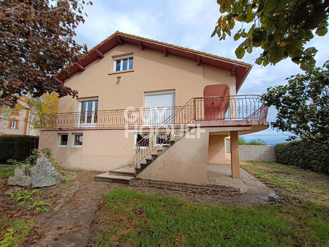 Maison à MARCILLY-LE-CHATEL