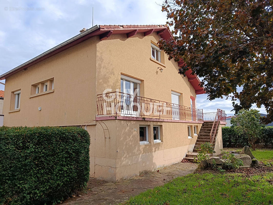 Maison à MARCILLY-LE-CHATEL