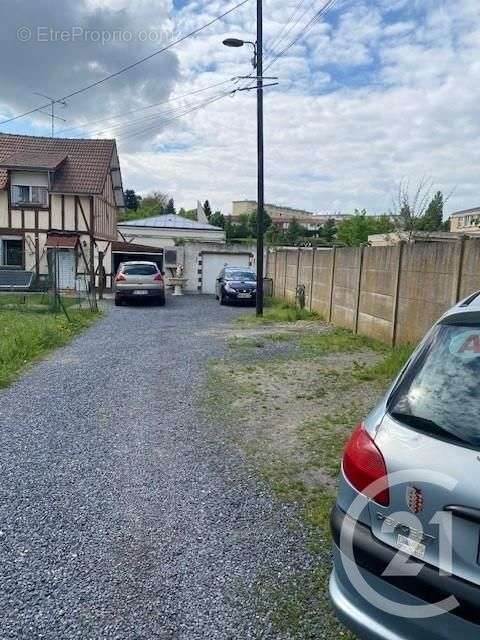 Parking à SAINT-QUENTIN