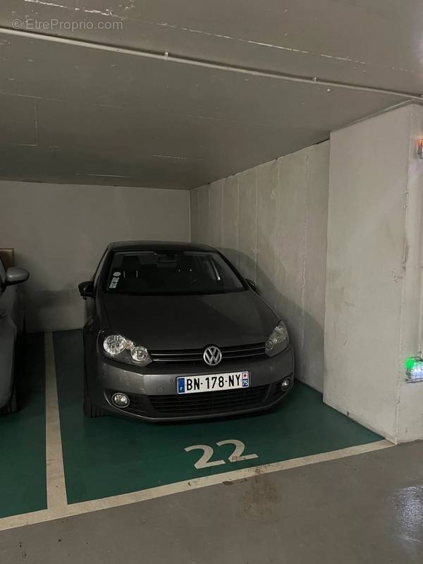 Parking à PARIS-20E