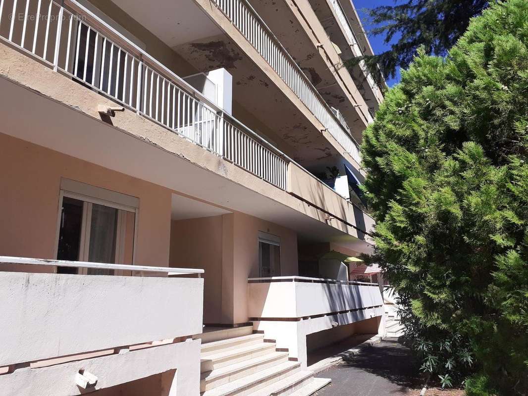   - Appartement à DRAGUIGNAN