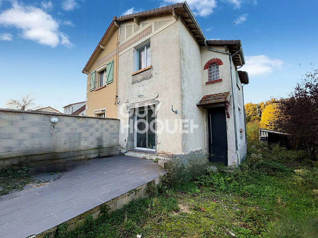 Maison à AUNAY-SOUS-CRECY