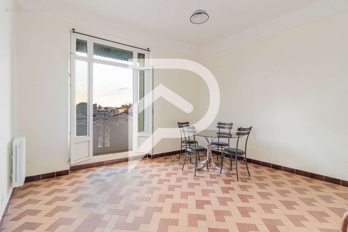 Appartement à MARSEILLE-5E