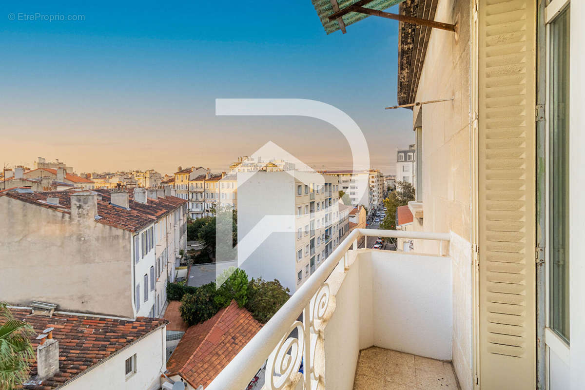 Appartement à MARSEILLE-5E