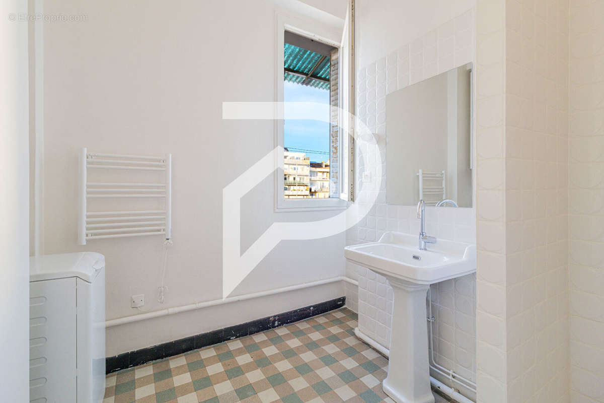 Appartement à MARSEILLE-5E