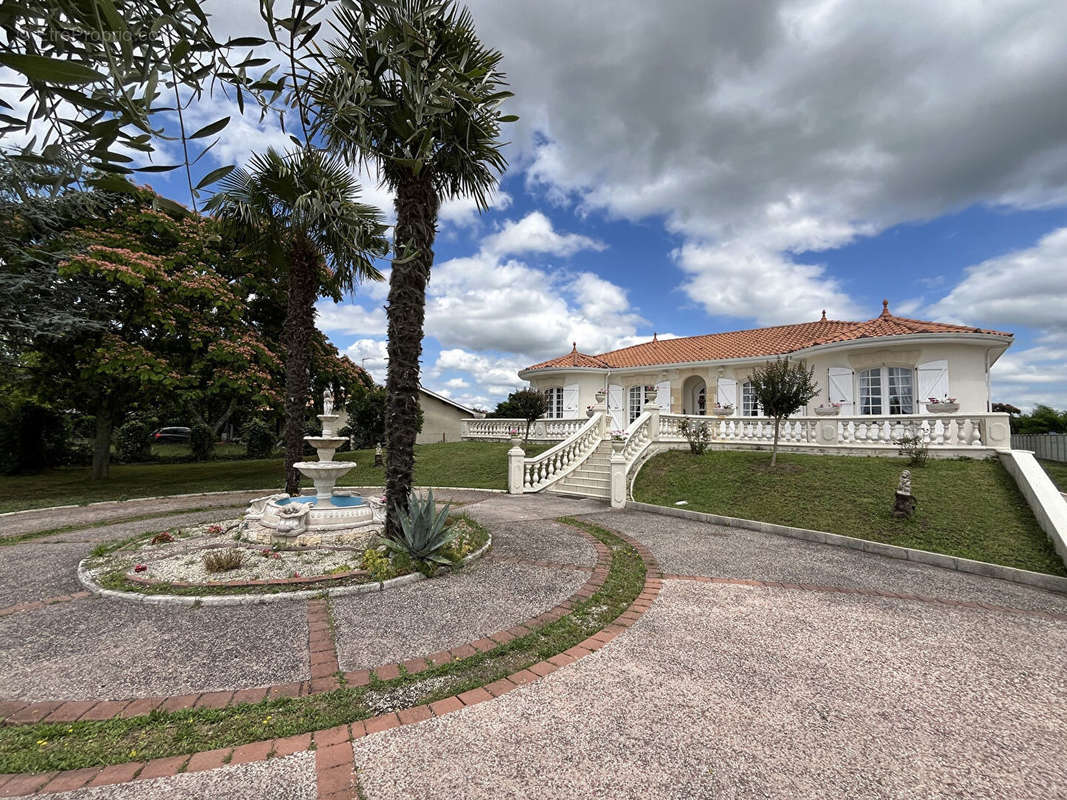 Maison à AMBARES-ET-LAGRAVE