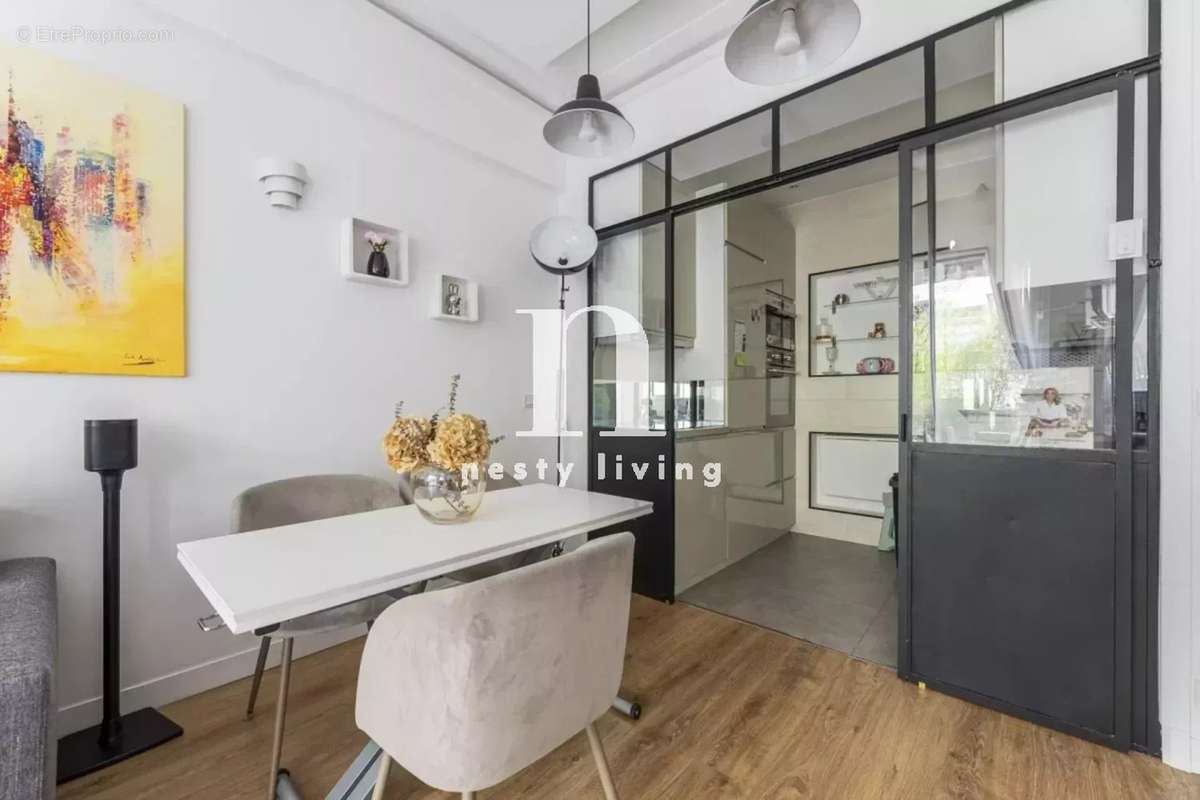 Appartement à PARIS-16E