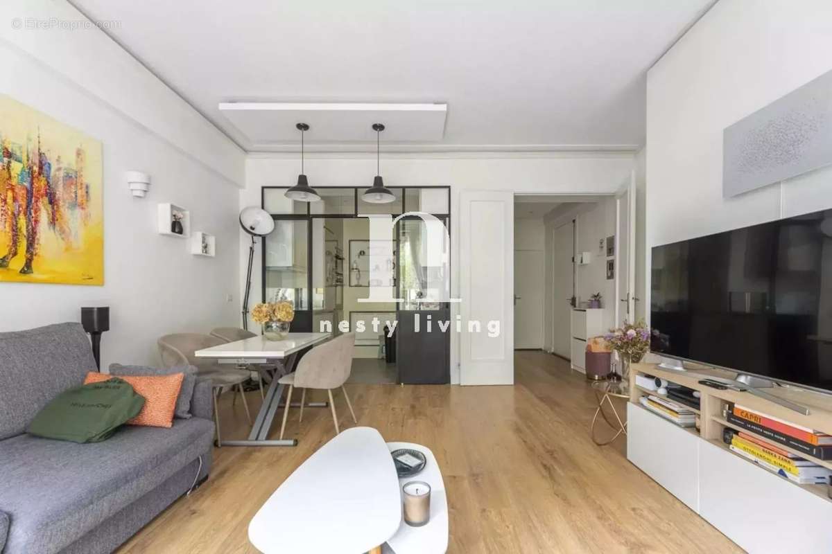 Appartement à PARIS-16E