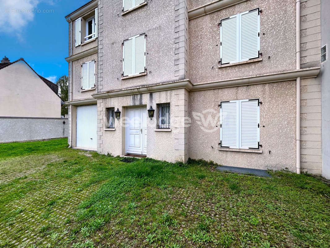 Chambre - Appartement à ROSNY-SOUS-BOIS